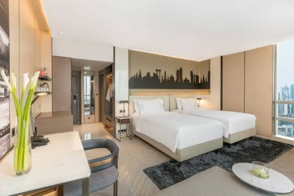 Storslået udsigt fra Princess Hotel over byens tage og livlige gader. Moderne faciliteter med bekvemme værelser i hjertet af byen. Nem