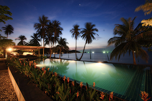Swimmingpool på Seavana Koh Mak Beach Resort nær havet