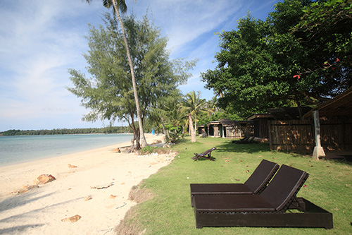 Smukke strand lounge stjal ved Seavana Beach Resort, Koh Mak