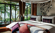 Komfortabel dobbeltseng i havudsigt værelse på strandresort, Koh Mak