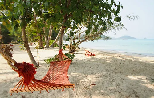 Hvid sandstrand Seavana Beach på Koh Mak Beach Resort