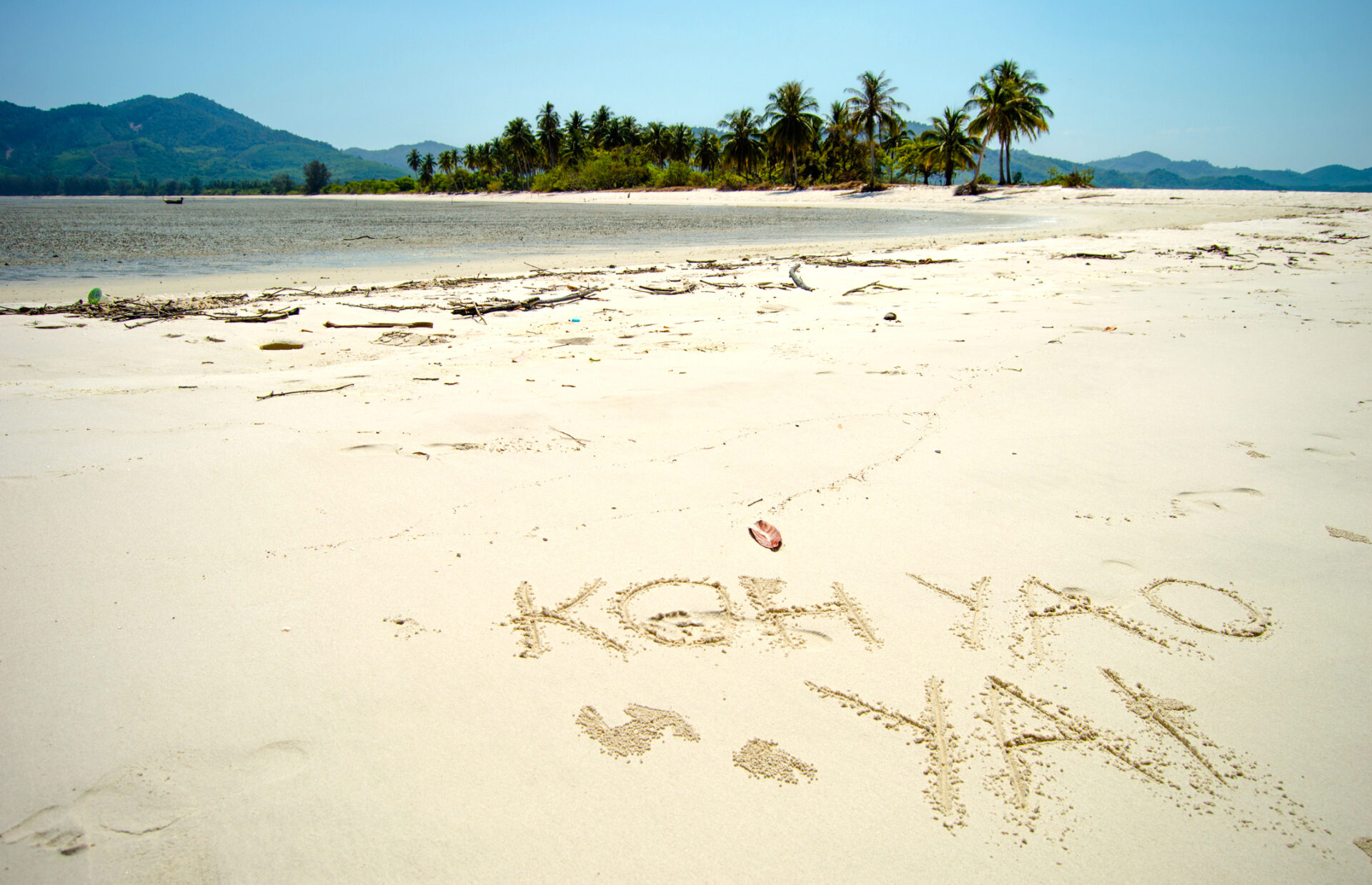 Koh Yai skrevet i sand