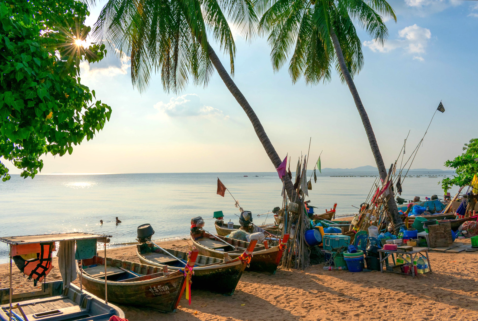 Fredelig idyl på stranden ved Jomtien