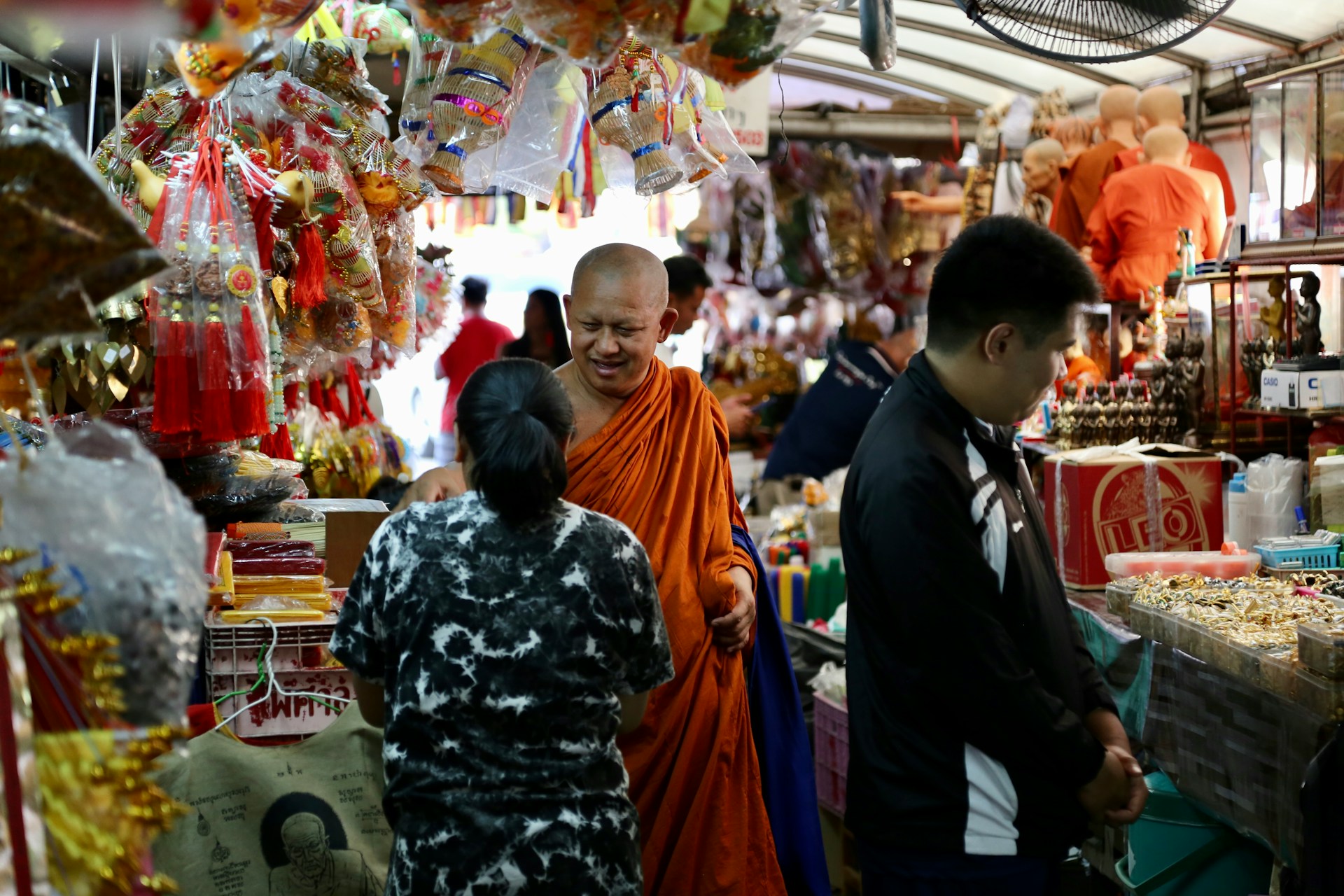 Mød de lokale på markederne i Bangkok. 